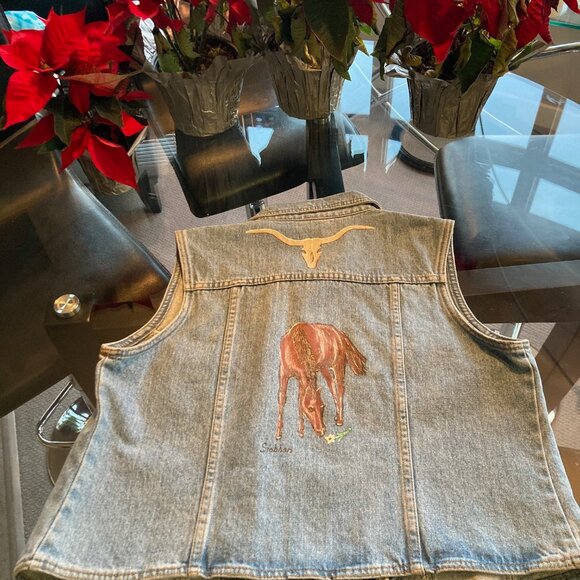 Hand-painted on denim vests from Art Gallery ( 3 varied sizes and prices) - Picture 4 of 7